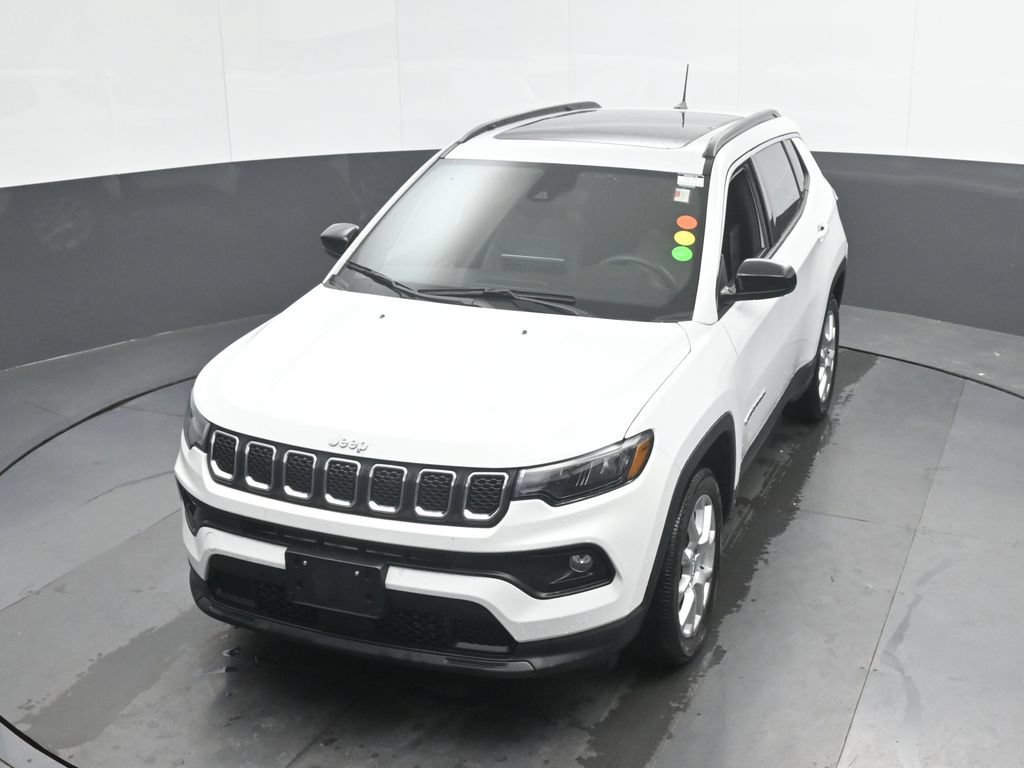 Used 2023 Jeep Compass Latitude w/ Sun and Sound Group AWD/4WD image 36