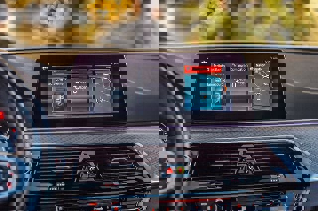 Used 2019 BMW 540i xDrive w/ M Sport Package image 34