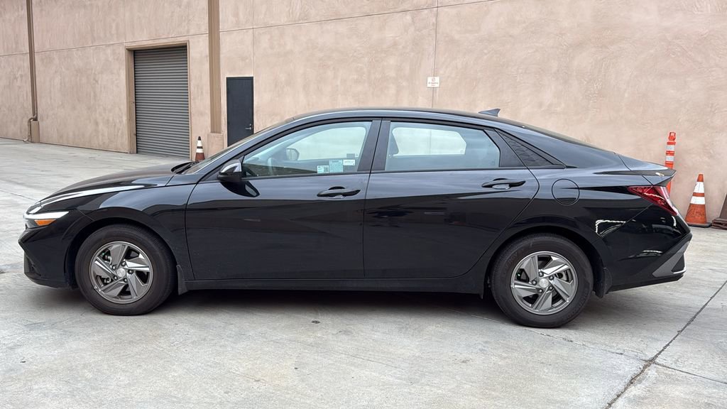 Used 2025 Hyundai Elantra SE image 6
