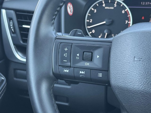Used 2025 Nissan Rogue SV AWD/4WD image 27