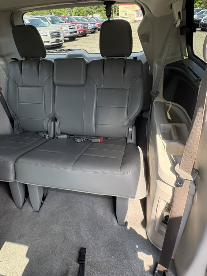 Used 2013 Volkswagen Routan SEL Premium FWD image 14