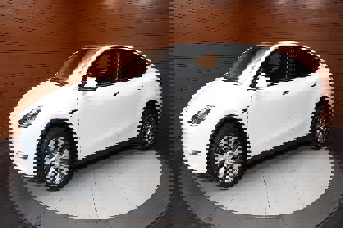 Used 2022 Tesla Model Y Long Range image 8