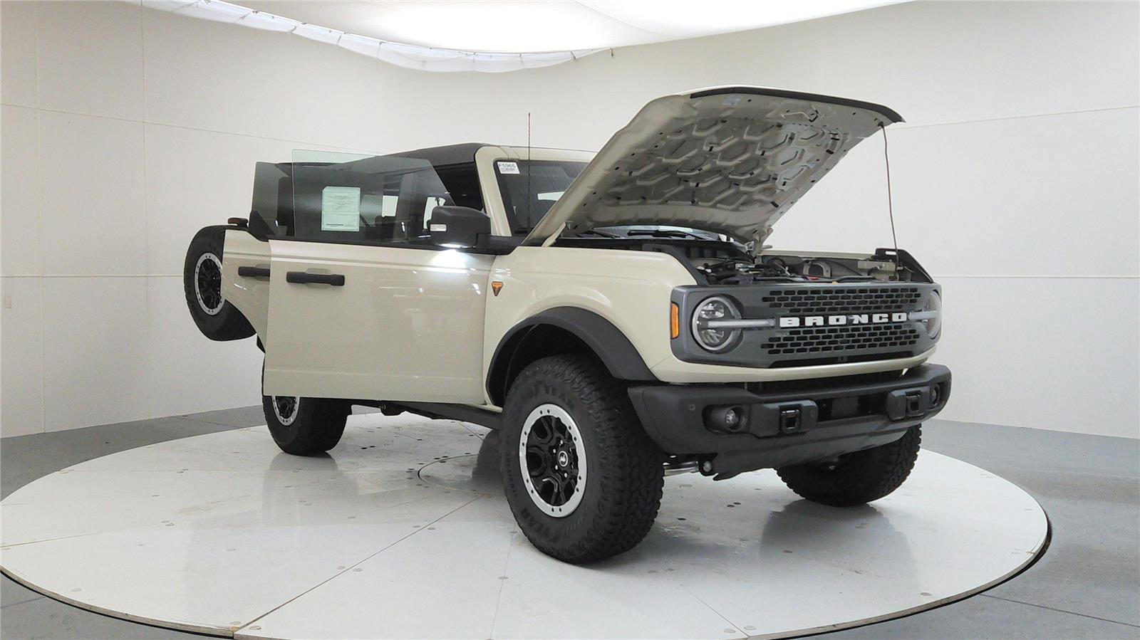 New 2025 Ford Bronco Badlands image 10