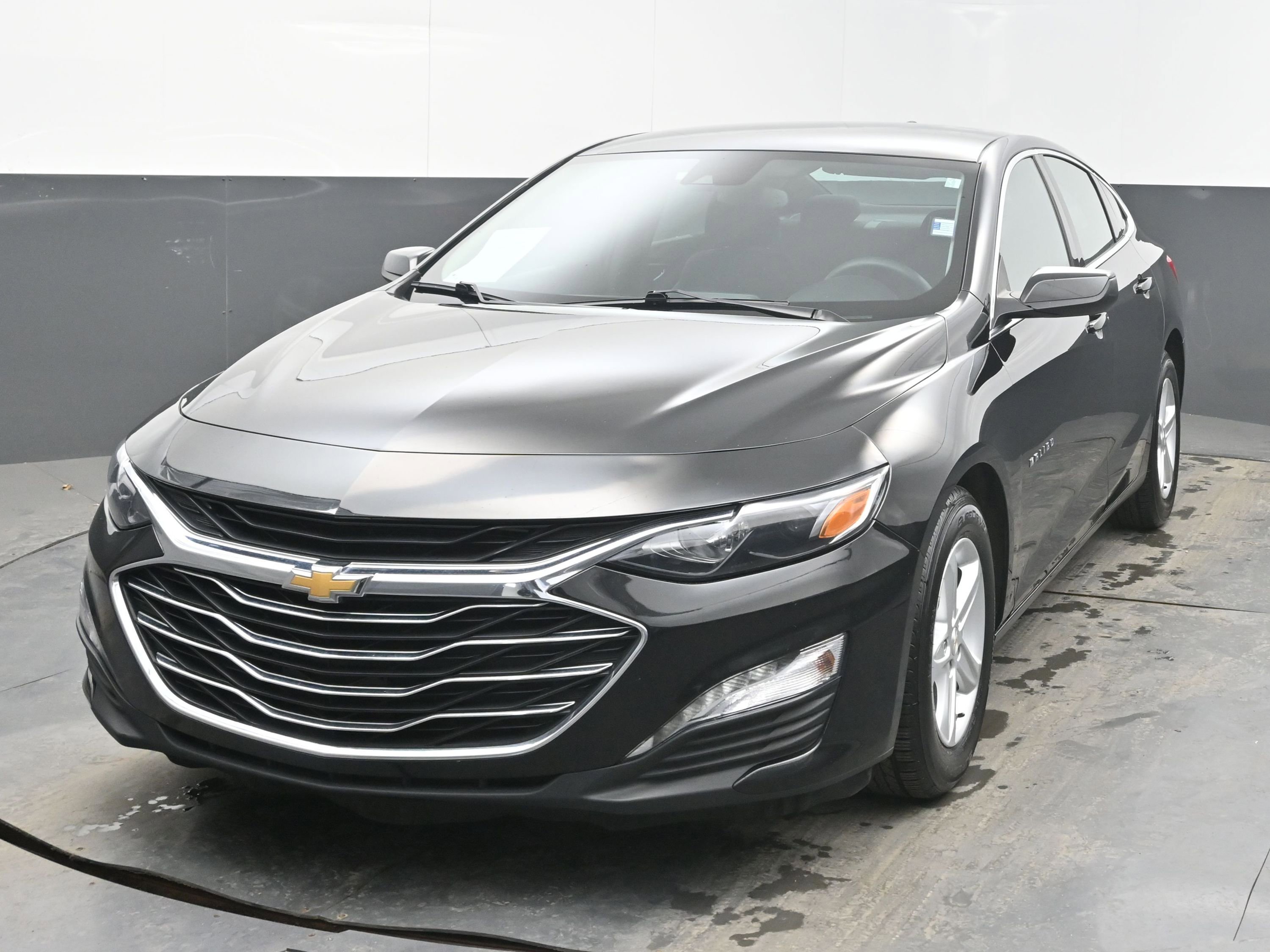 Used 2024 Chevrolet Malibu LT image 3