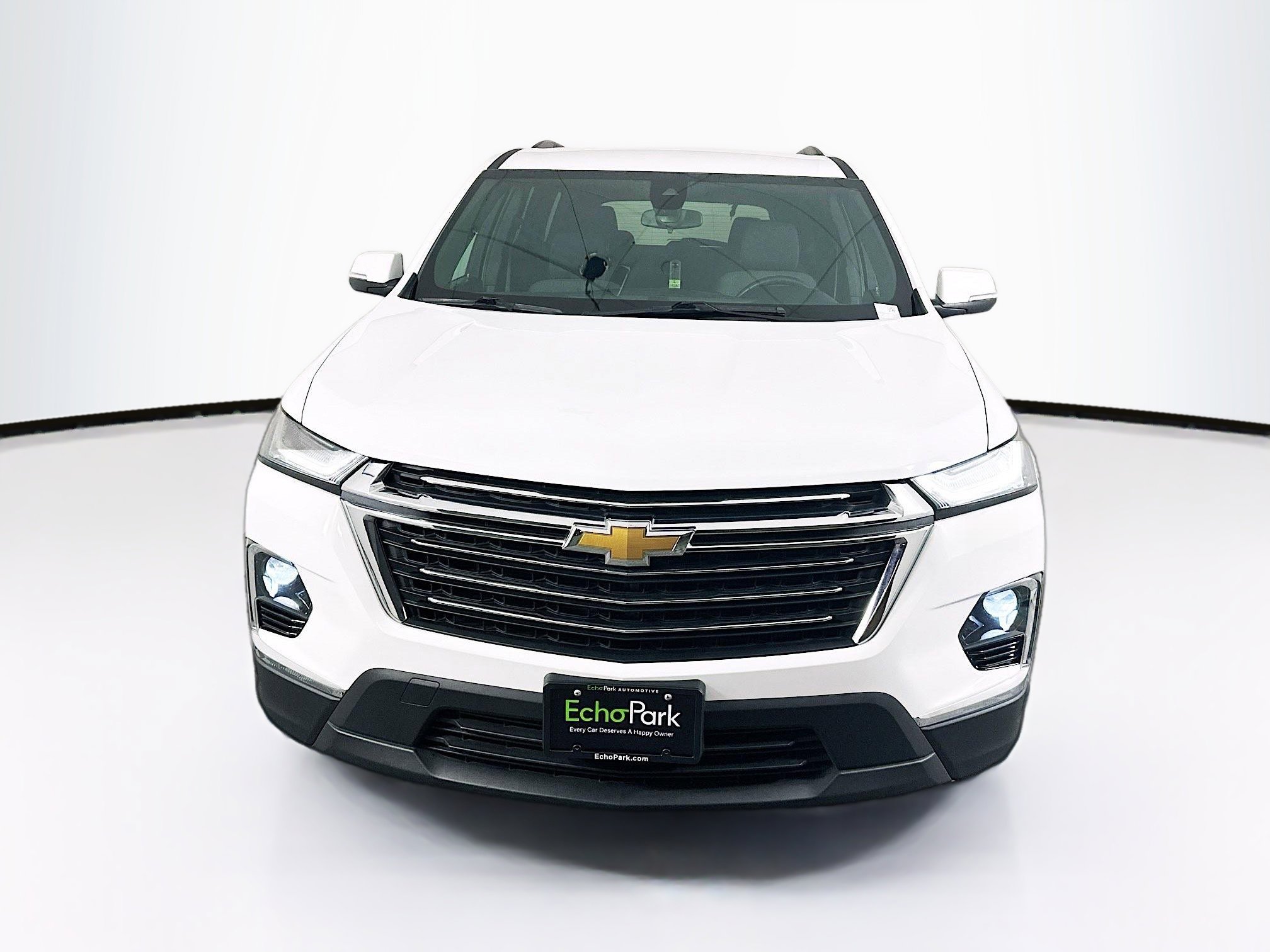 Used 2023 Chevrolet Traverse LT image 2