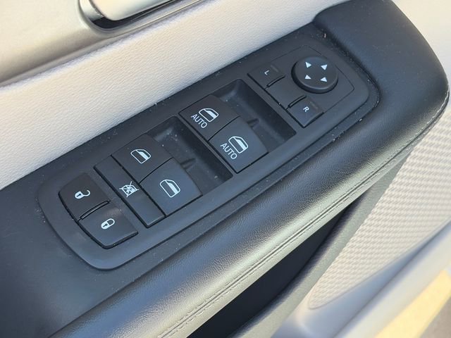 Used 2024 Chrysler Pacifica Touring-L image 17