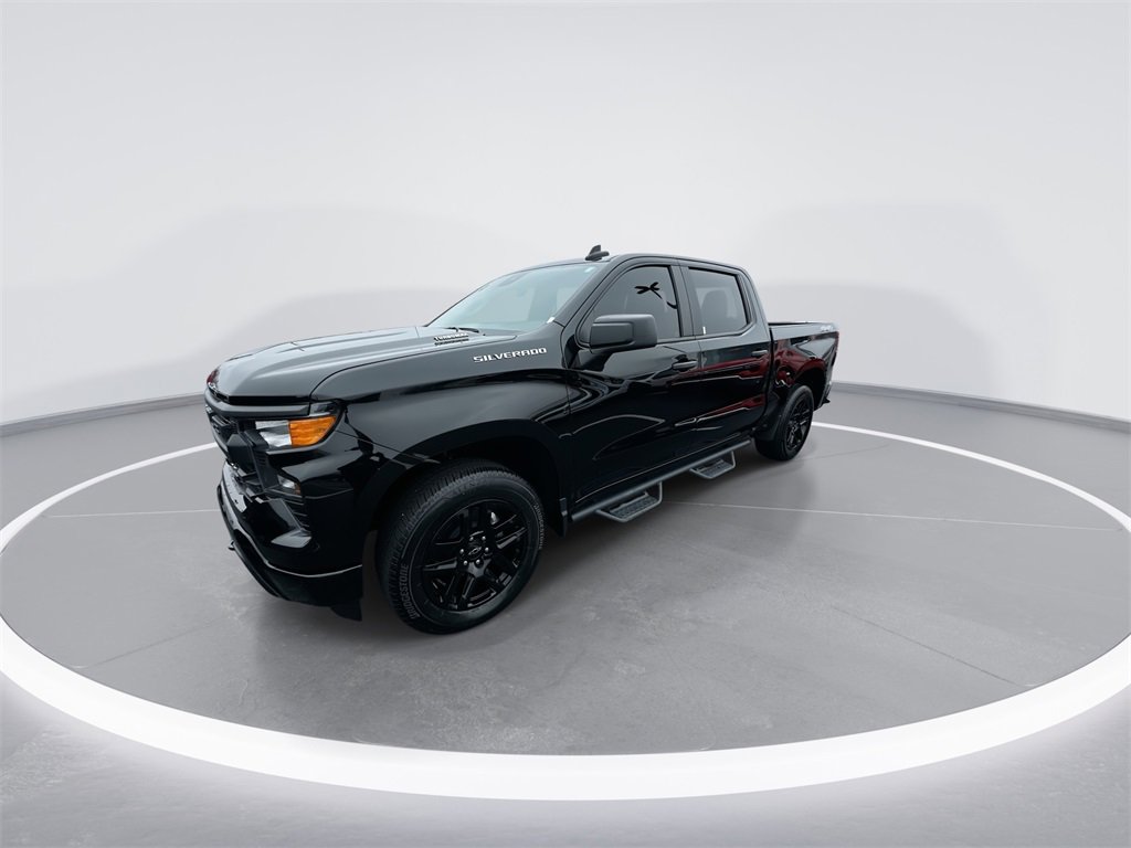 Used 2025 Chevrolet Silverado 1500 Custom image 4