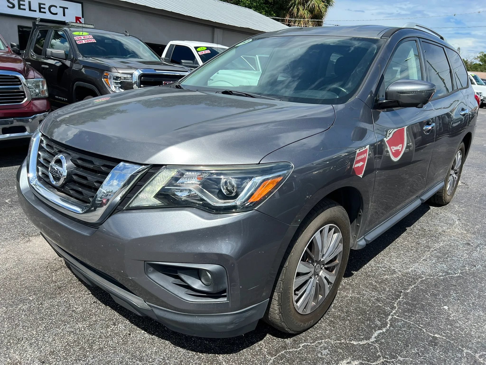 Used 2019 Nissan Pathfinder SL FWD image 2