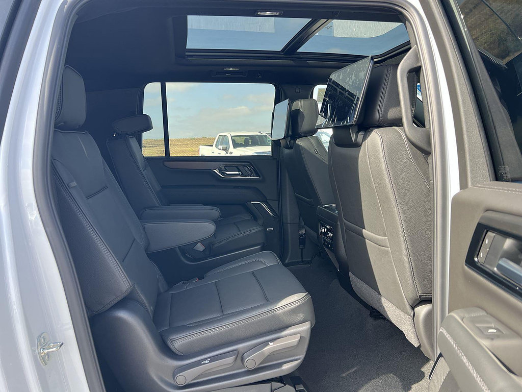 New 2026 GMC Yukon XL Denali w/ Denali Reserve Package RWD image 31