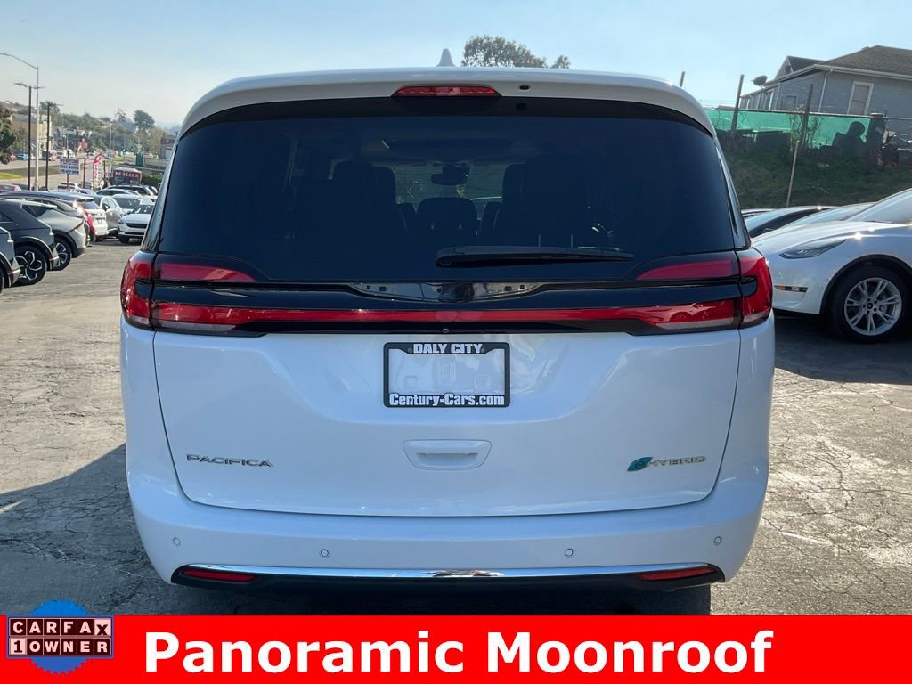 Used 2022 Chrysler Pacifica Limited w/ Uconnect Theater Family Group image 5