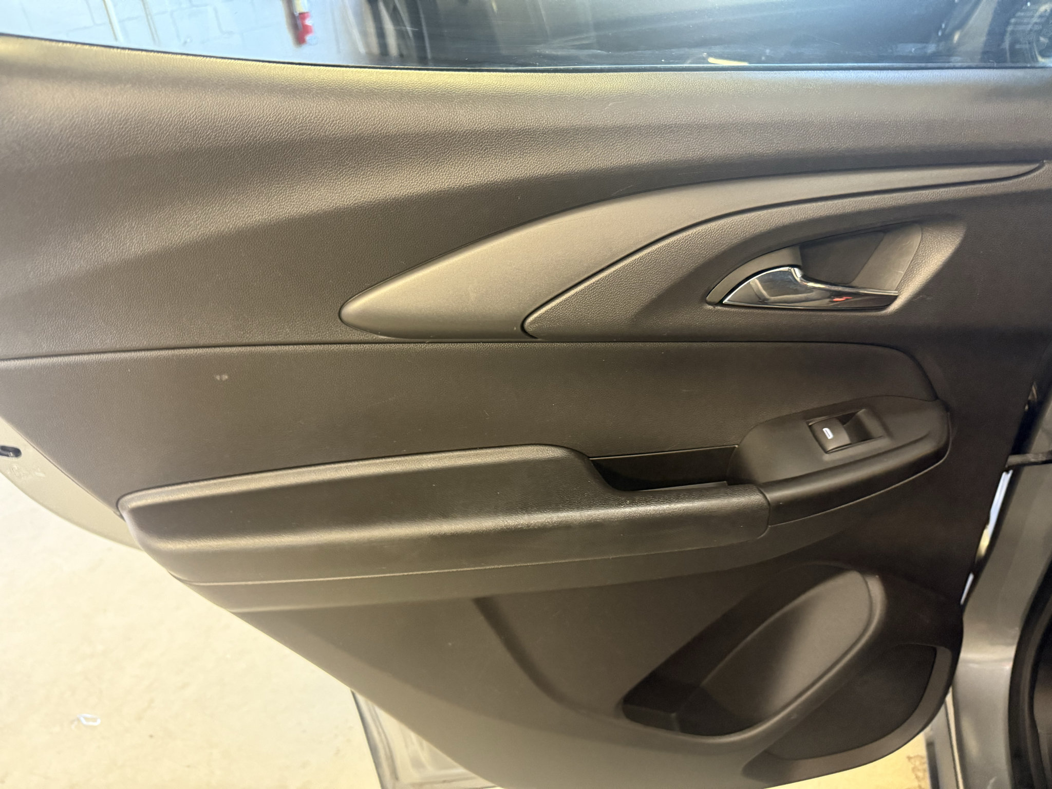 Used 2025 Chevrolet TrailBlazer LS w/ LS Convenience Package AWD/4WD image 19