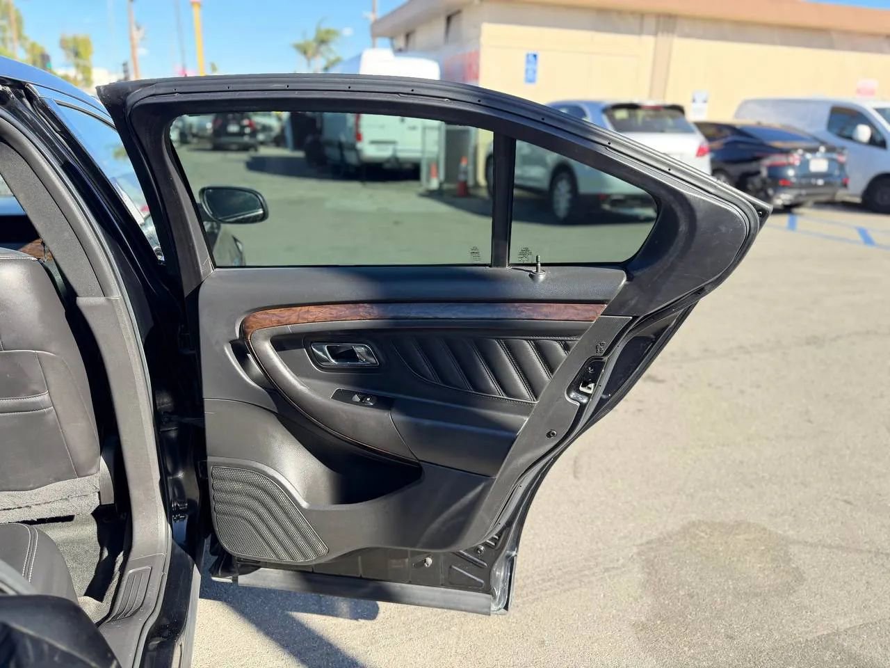 Used 2017 Ford Taurus Limited image 28