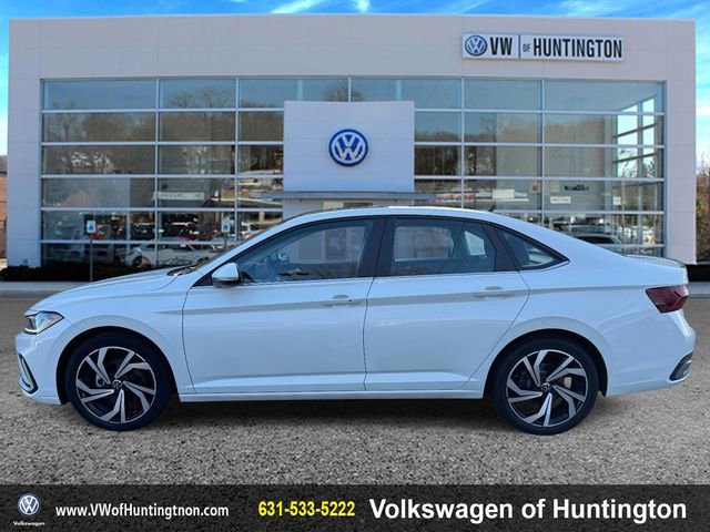 Certified 2025 Volkswagen Jetta SEL image 5