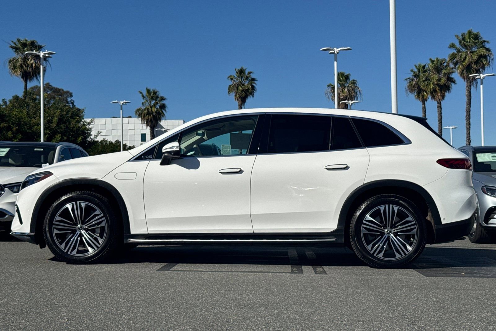 Used 2023 Mercedes-Benz EQS 450+ SUV image 7