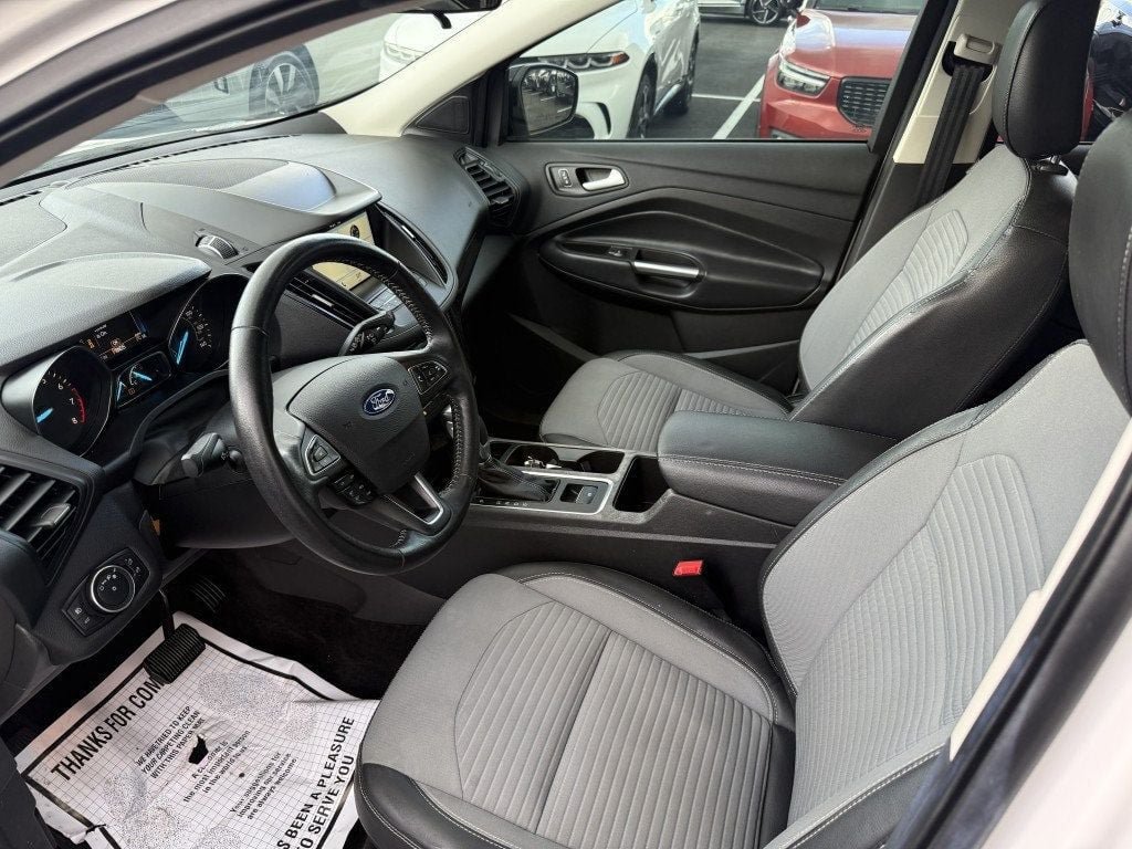 Used 2019 Ford Escape SE FWD image 12