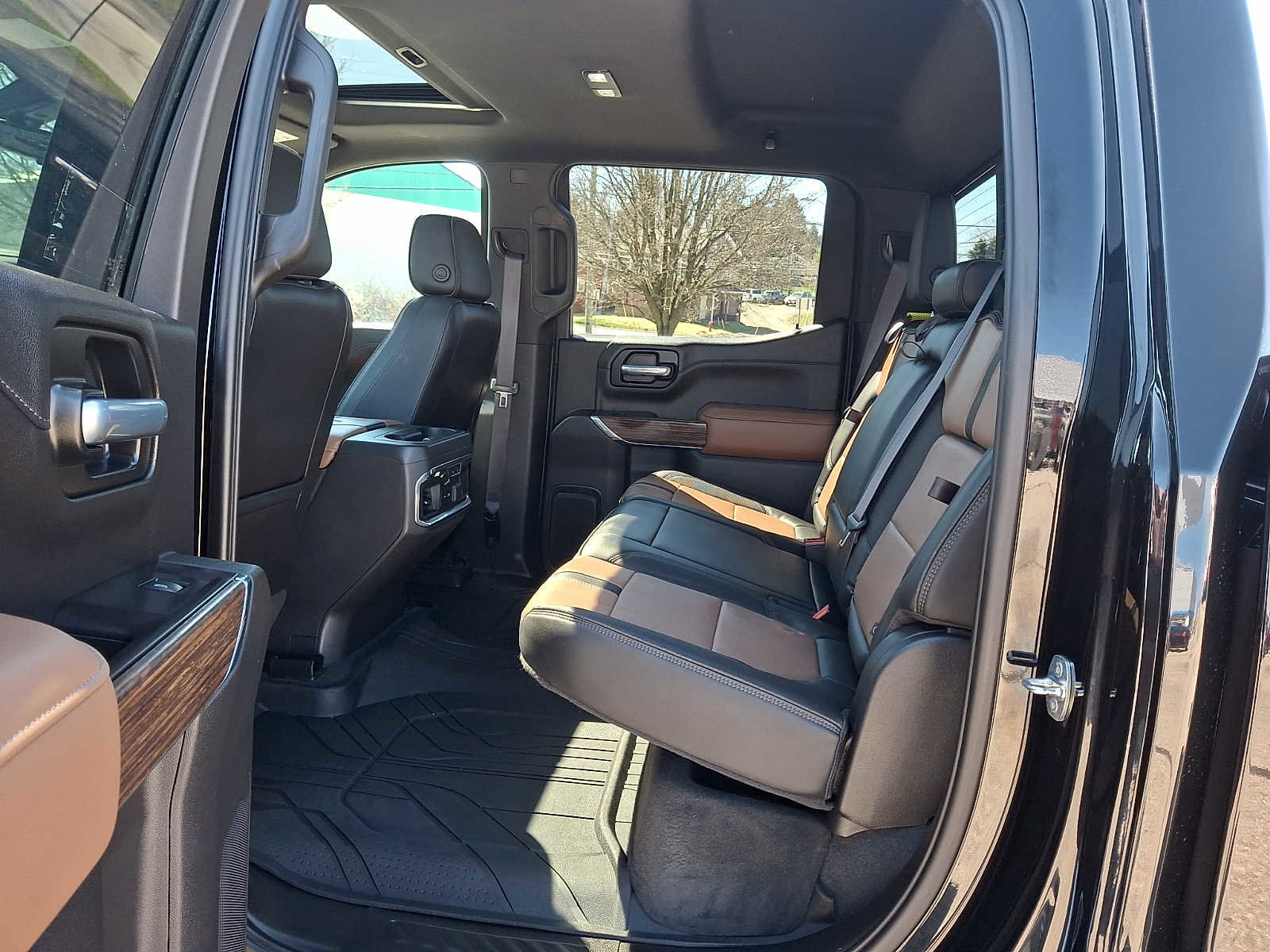 Used 2021 Chevrolet Silverado 1500 High Country w/ Technology Package image 11