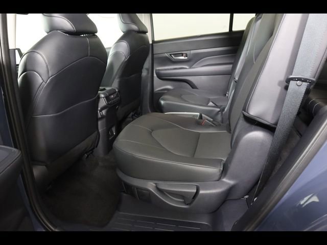 Used 2025 Toyota Grand Highlander XLE image 14