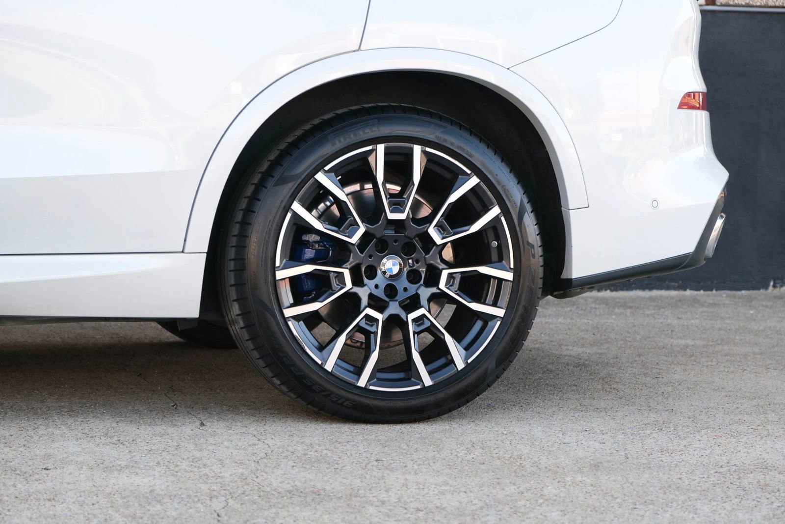 Used 2024 BMW X5 M60i w/ Executive Package image 10