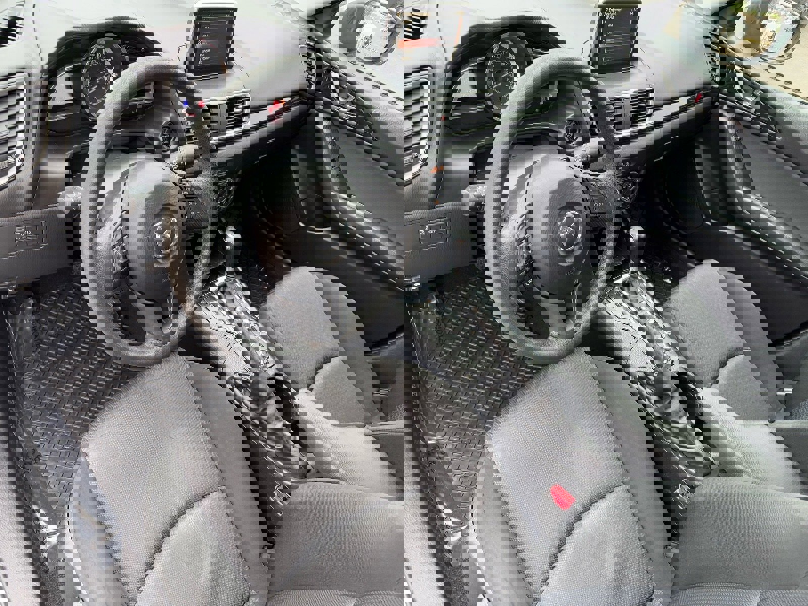 Used 2015 MAZDA MAZDA3 i Sport image 18