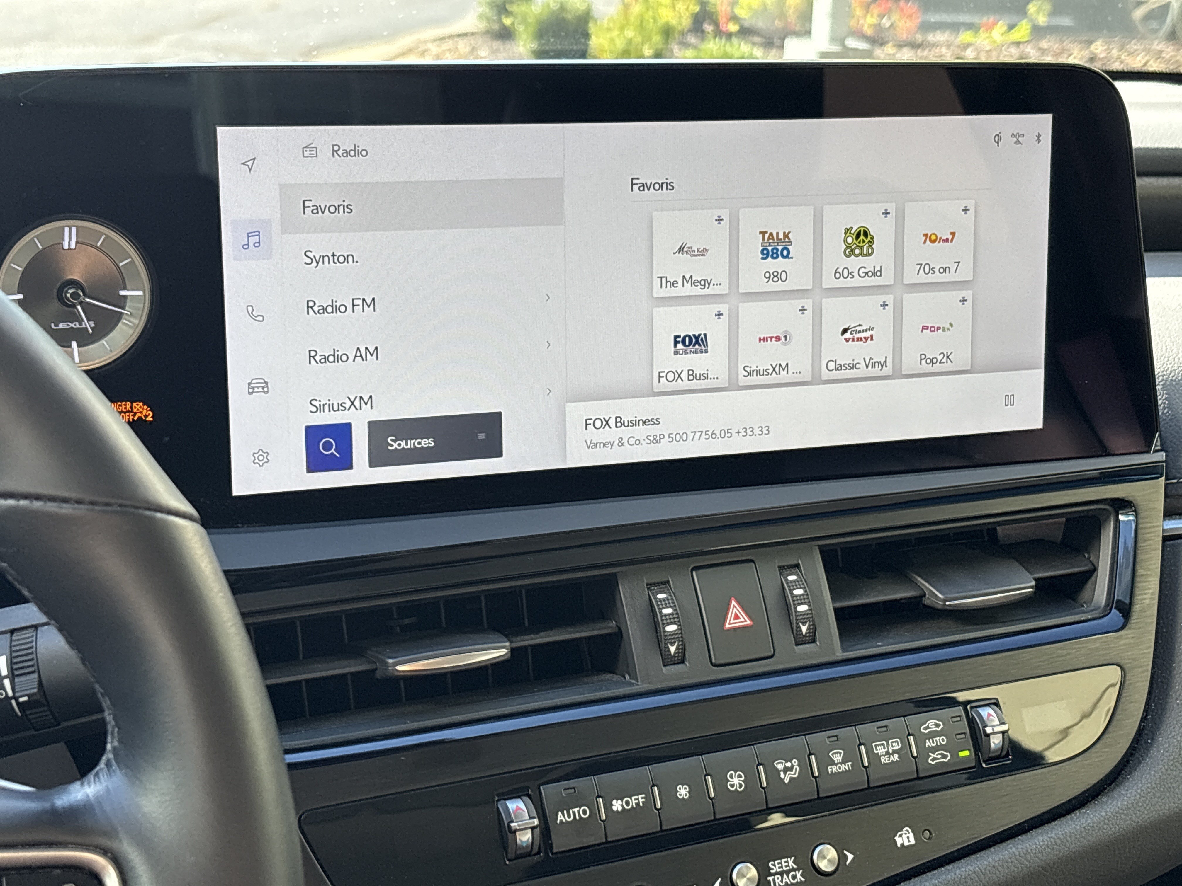 Used 2025 Lexus ES 300h w/ Premium Package FWD image 23