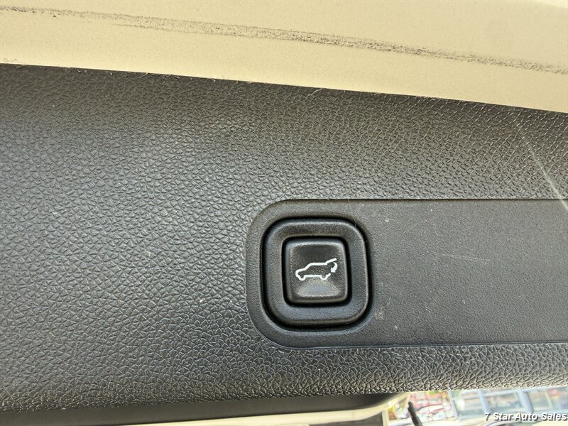 Used 2013 Cadillac Escalade Premium AWD/4WD image 25