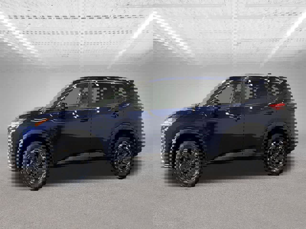 Used 2024 Nissan Rogue SV image 2