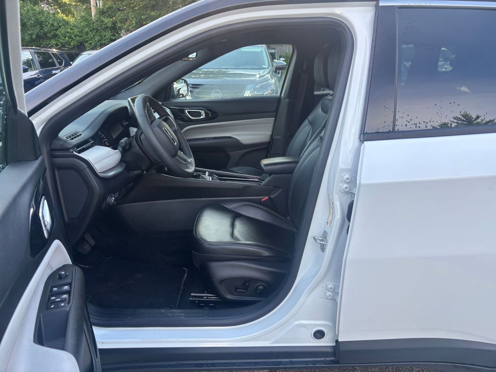 Used 2025 Jeep Compass Limited AWD/4WD image 28