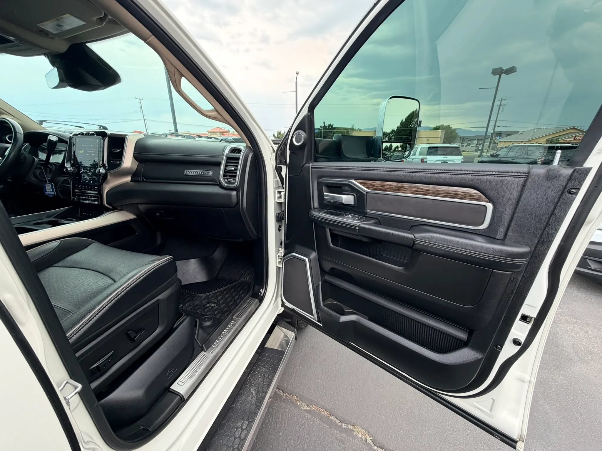 Used 2019 RAM 3500 Laramie AWD/4WD image 24