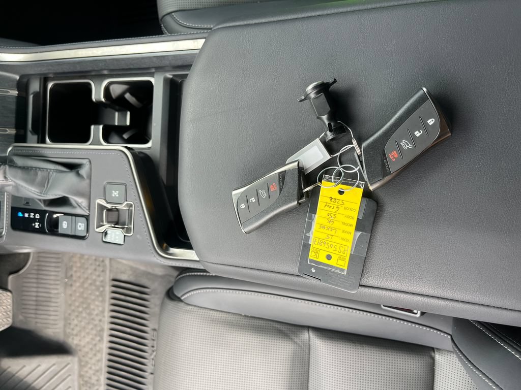 Used 2025 Lexus GX 550 w/ Accessory Package (2T) AWD/4WD image 27