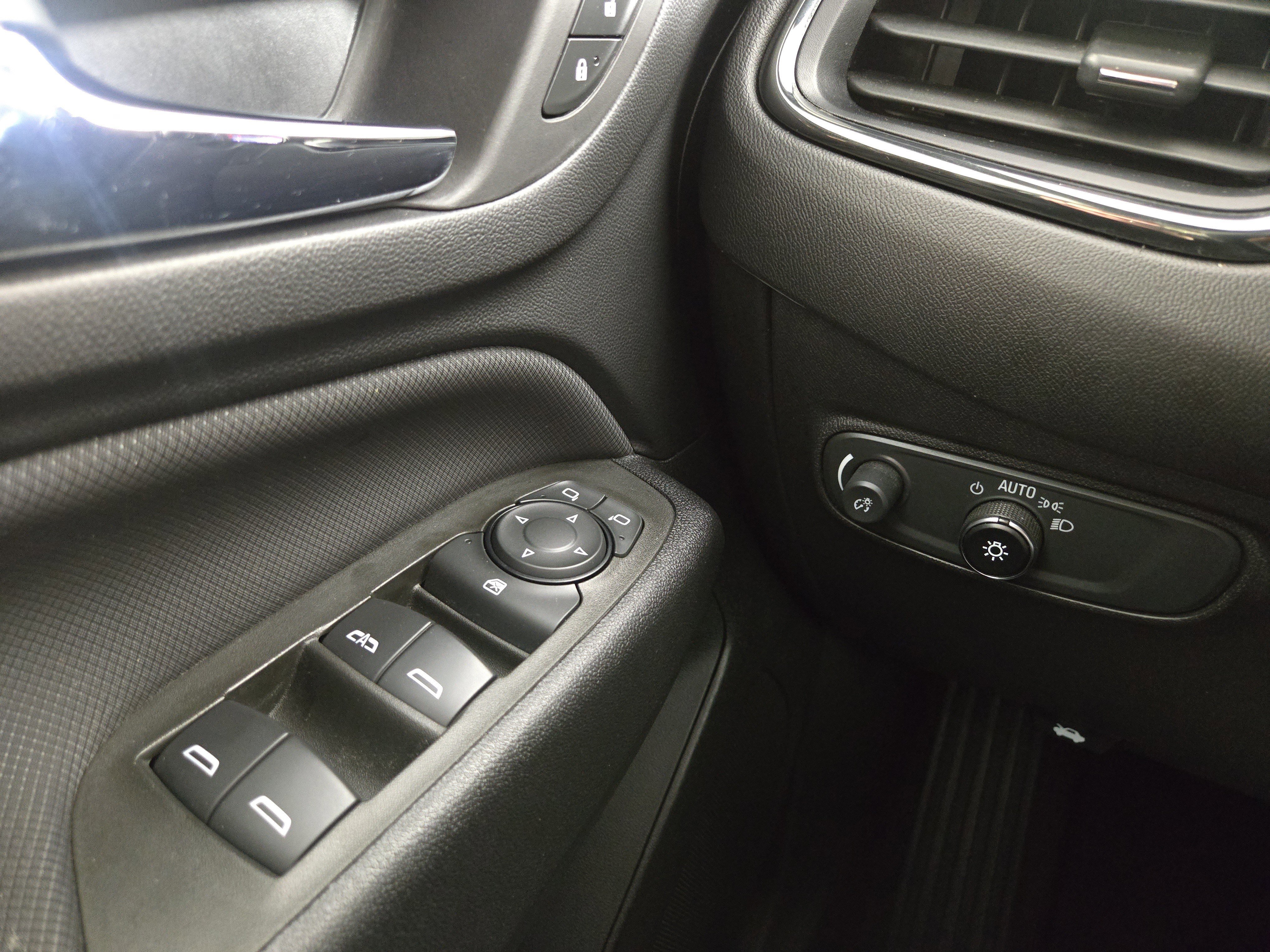 Certified 2024 Chevrolet Equinox RS w/ RS Leather Package image 30