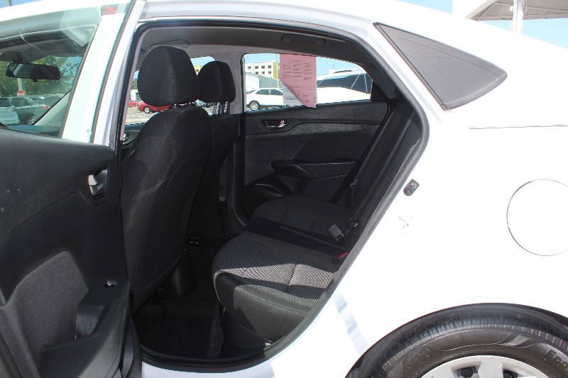 Used 2022 Hyundai Accent SE image 11