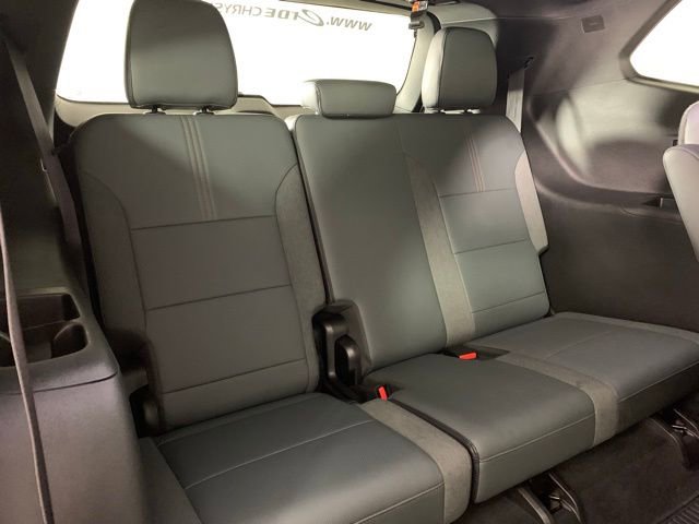 Used 2025 GMC Acadia AT4 image 27