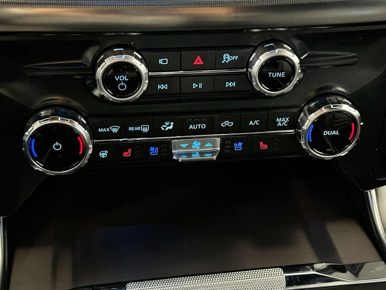 New 2025 Ford F150 Platinum w/ Equipment Group 702A High image 26