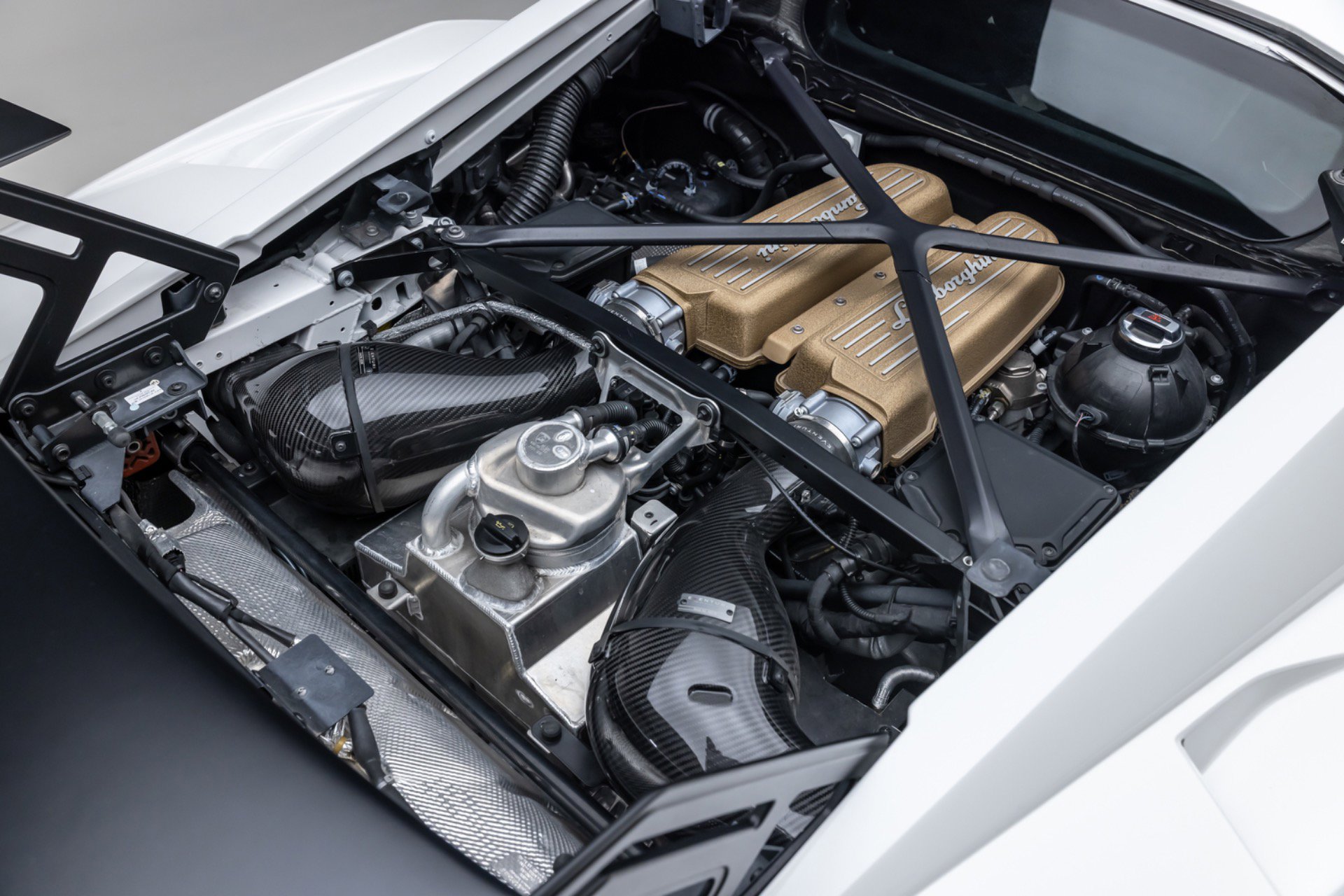 Used 2022 Lamborghini Huracan STO image 40