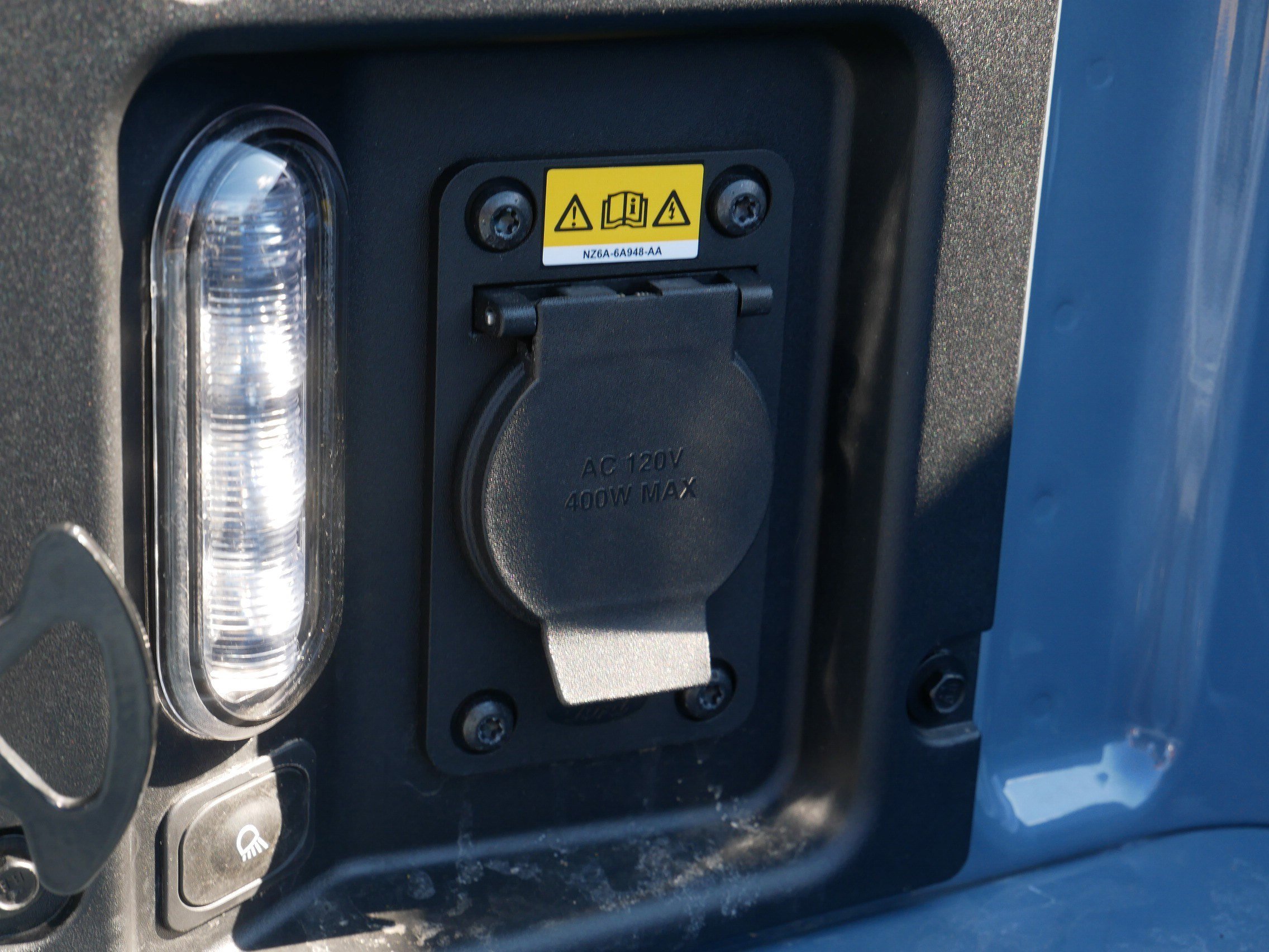 Used 2025 Ford Maverick XLT w/ XLT Luxury Package image 19
