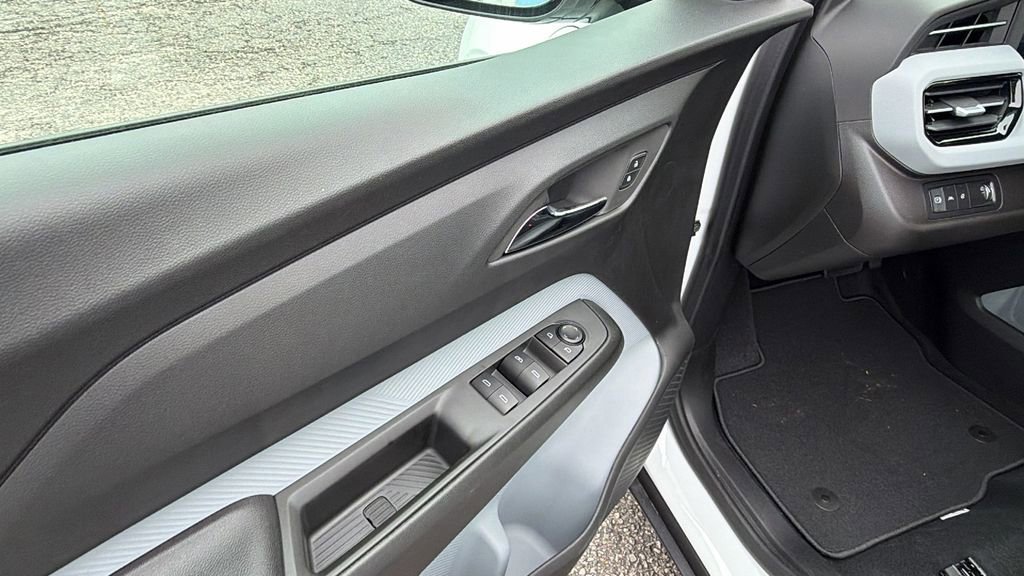 New 2027 Chevrolet Bolt LT w/ Comfort Package image 12