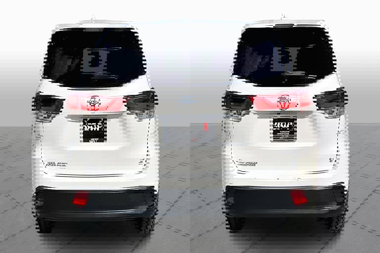 Used 2019 Toyota Highlander Plus FWD image 5