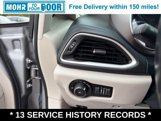 Used 2021 Chrysler Pacifica Touring-L FWD image 16