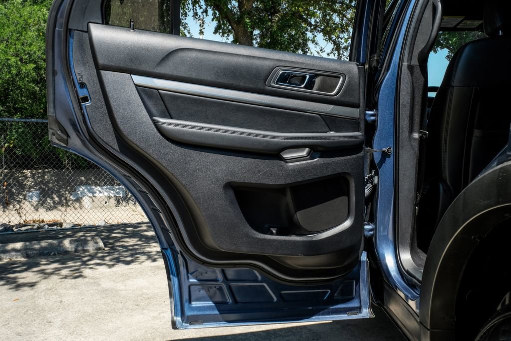 Used 2018 Ford Explorer XLT w/ Equipment Group 202A FWD image 56