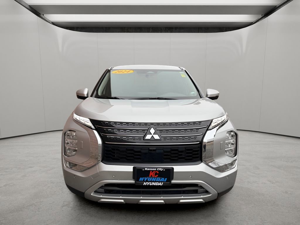Used 2024 Mitsubishi Outlander SE image 8