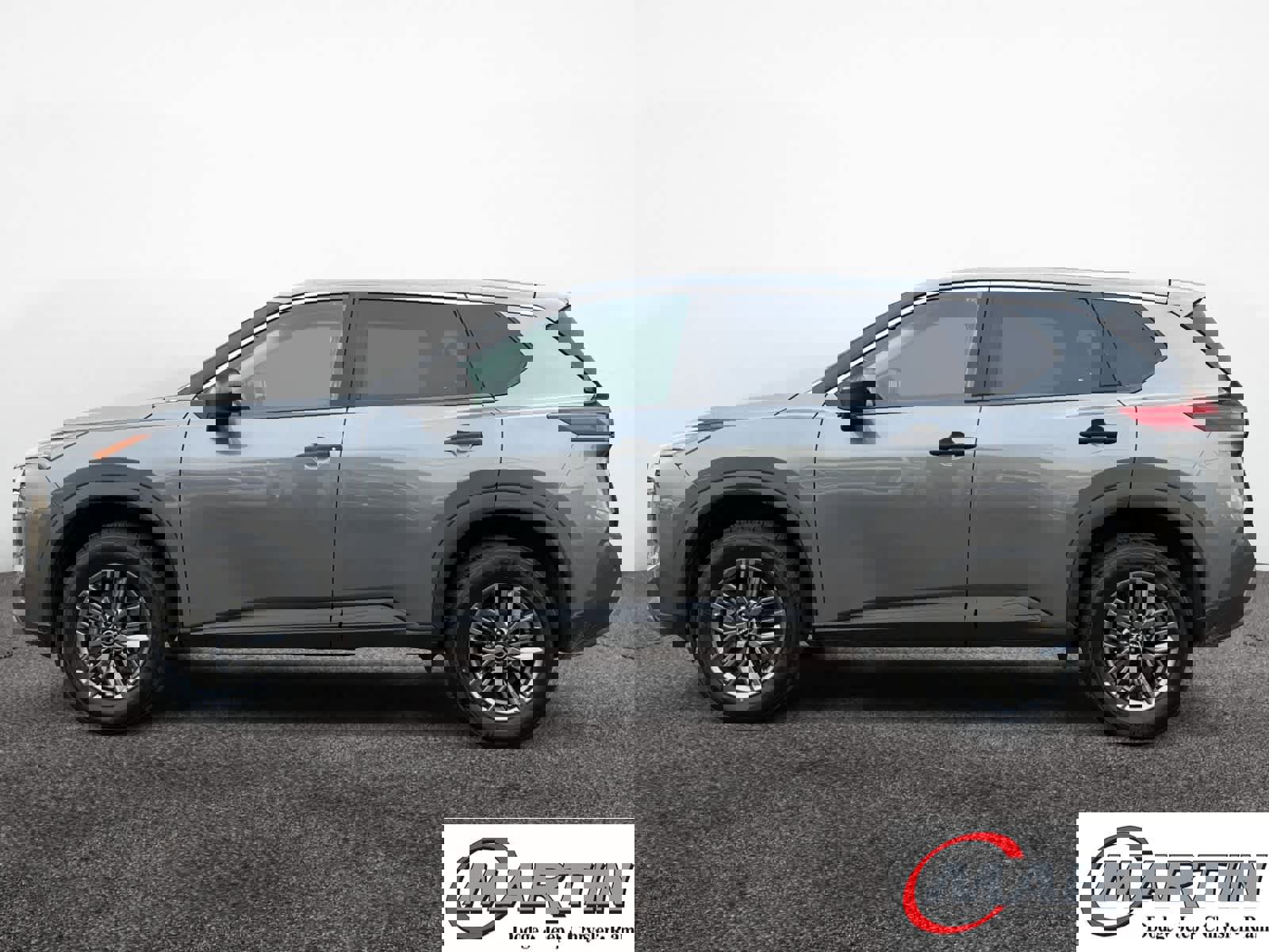 Used 2023 Nissan Rogue S image 2