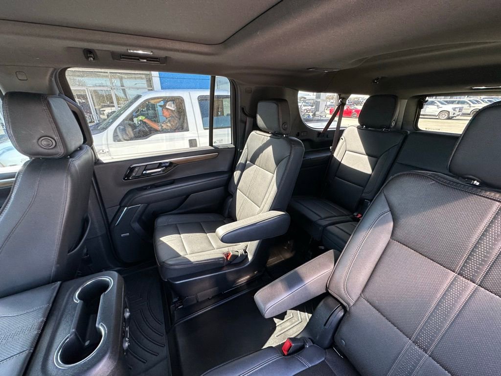 Used 2025 Chevrolet Suburban High Country AWD/4WD image 23