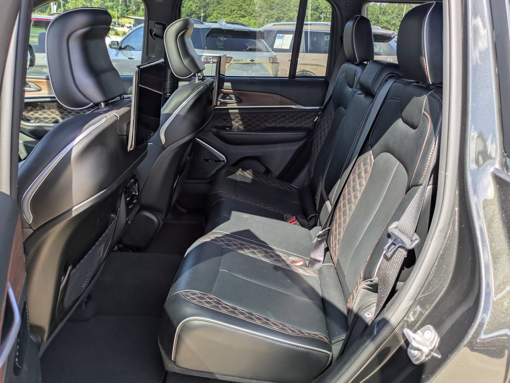 Used 2024 Jeep Grand Cherokee Summit w/ Adv Protech Group IV AWD/4WD image 8