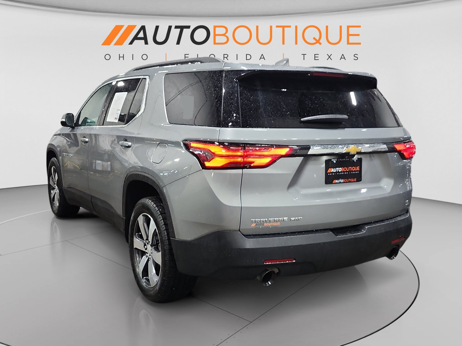 Used 2023 Chevrolet Traverse LT w/ LT Premium Package AWD/4WD image 3
