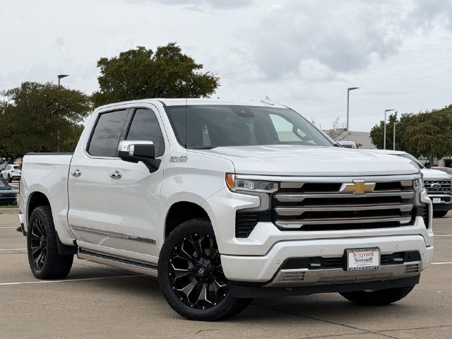 Used 2022 Chevrolet Silverado 1500 High Country w/ High Country Premium Package AWD/4WD image 2