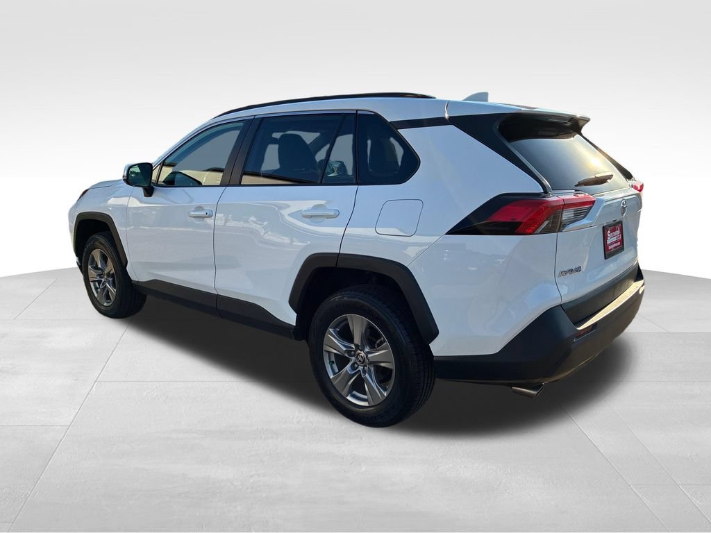 Used 2024 Toyota RAV4 XLE AWD/4WD image 3