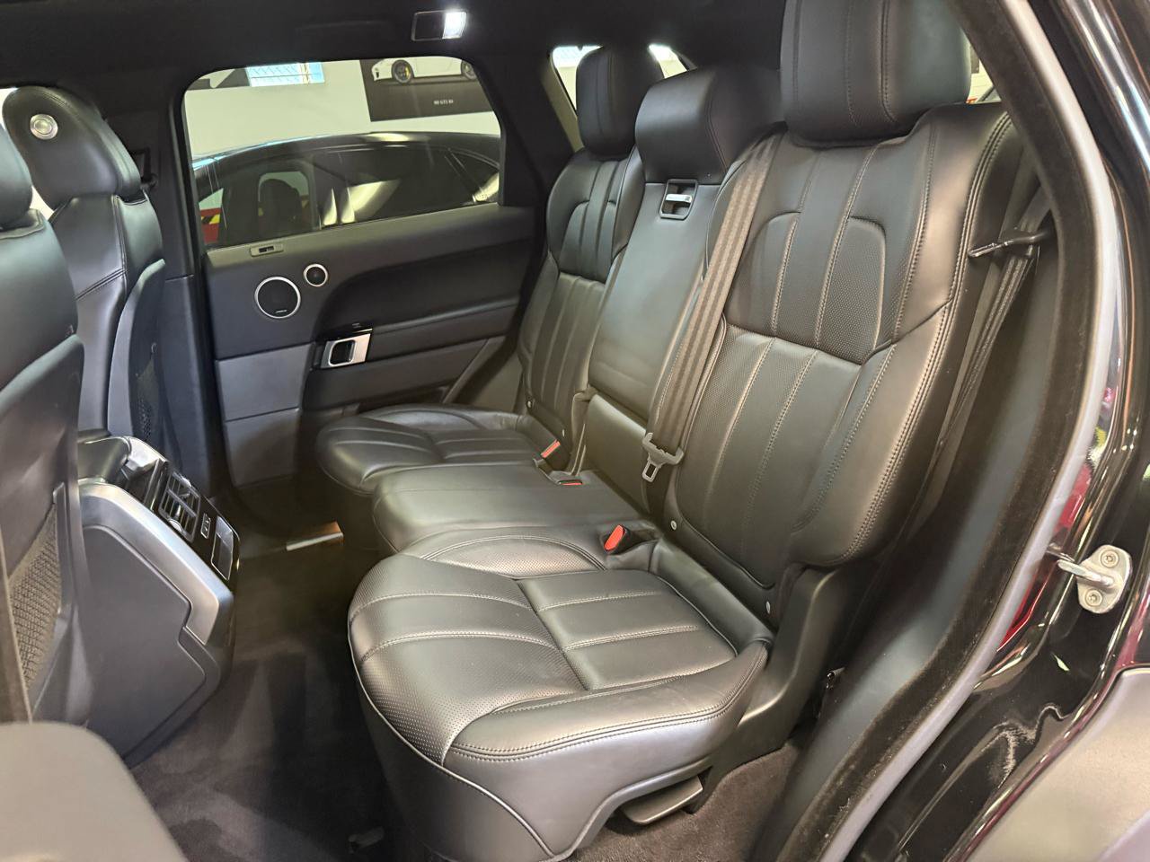 Used 2016 Land Rover Range Rover Sport HSE AWD/4WD image 36