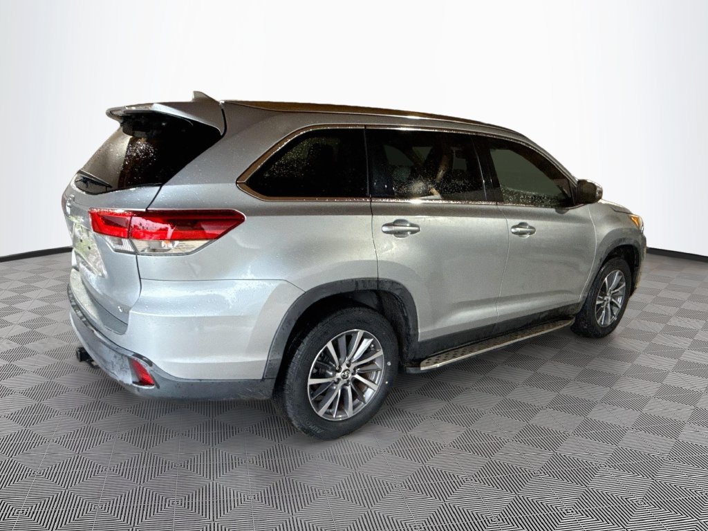 Used 2019 Toyota Highlander XLE FWD image 6