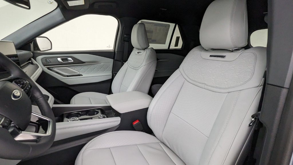 New 2027 Ford Explorer Platinum w/ LUX Leather Package AWD/4WD image 2