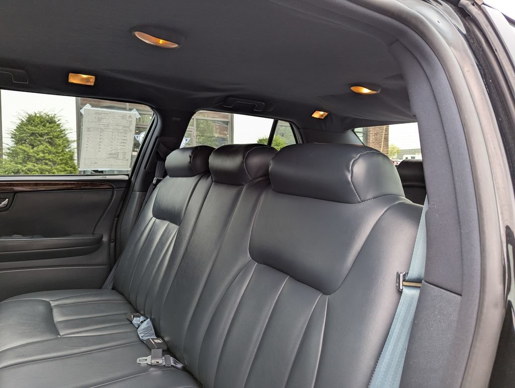 Used 2007 Cadillac DTS FWD image 32